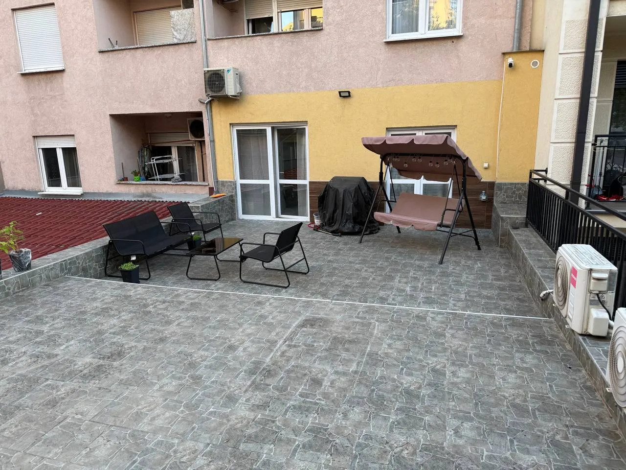 Двухкомнатная квартира с террасой в Душановаце Белград 10