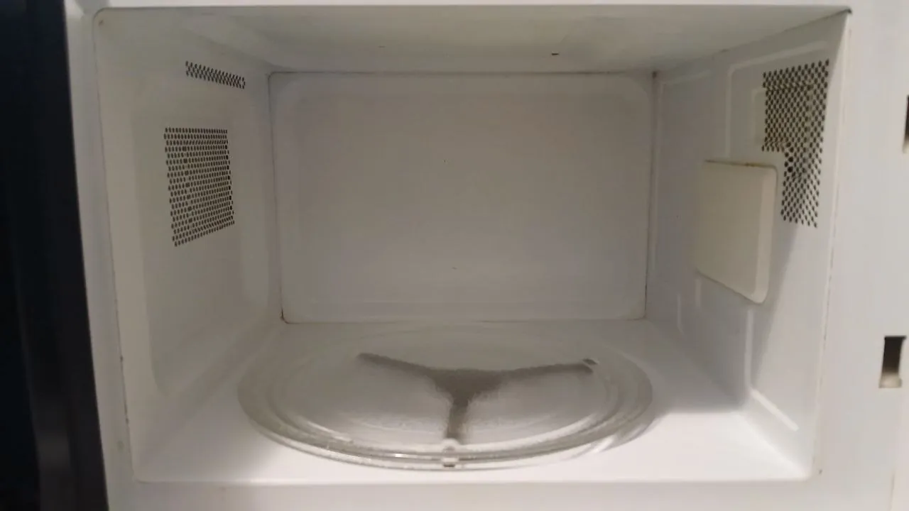 Микроволновка Panasonic NN-E252W 800 Вт 2007 год 4