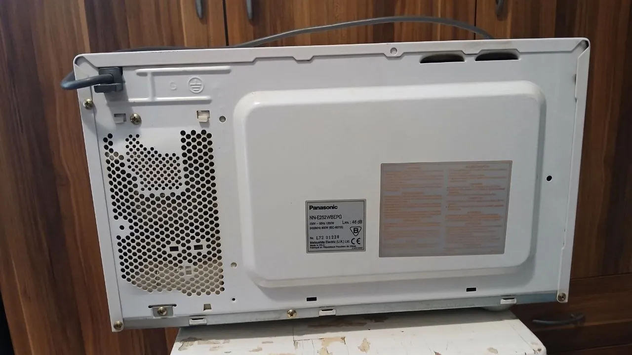 Микроволновка Panasonic NN-E252W 800 Вт 2007 год 2