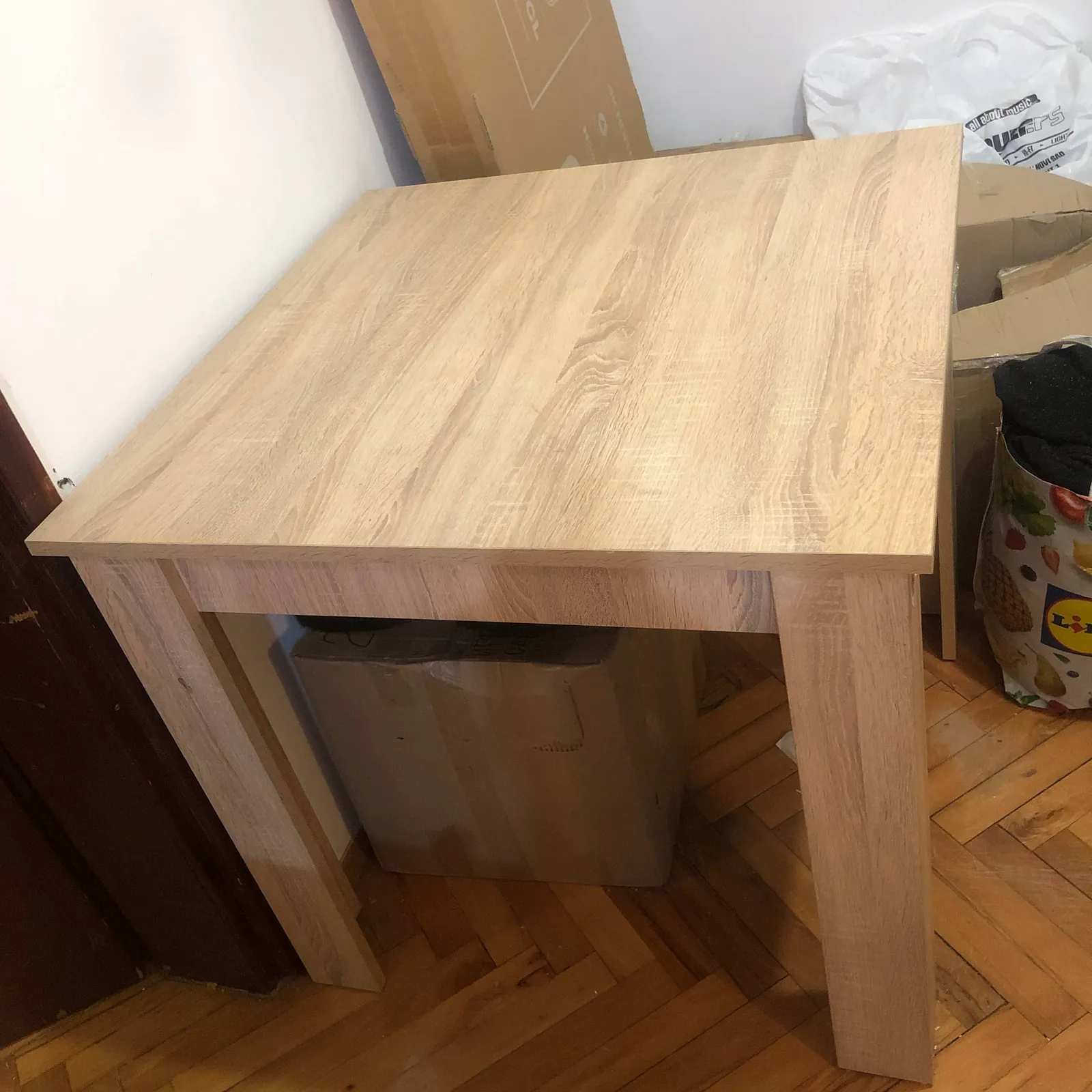 Стол 80×80 см, Сремчица Белград 1