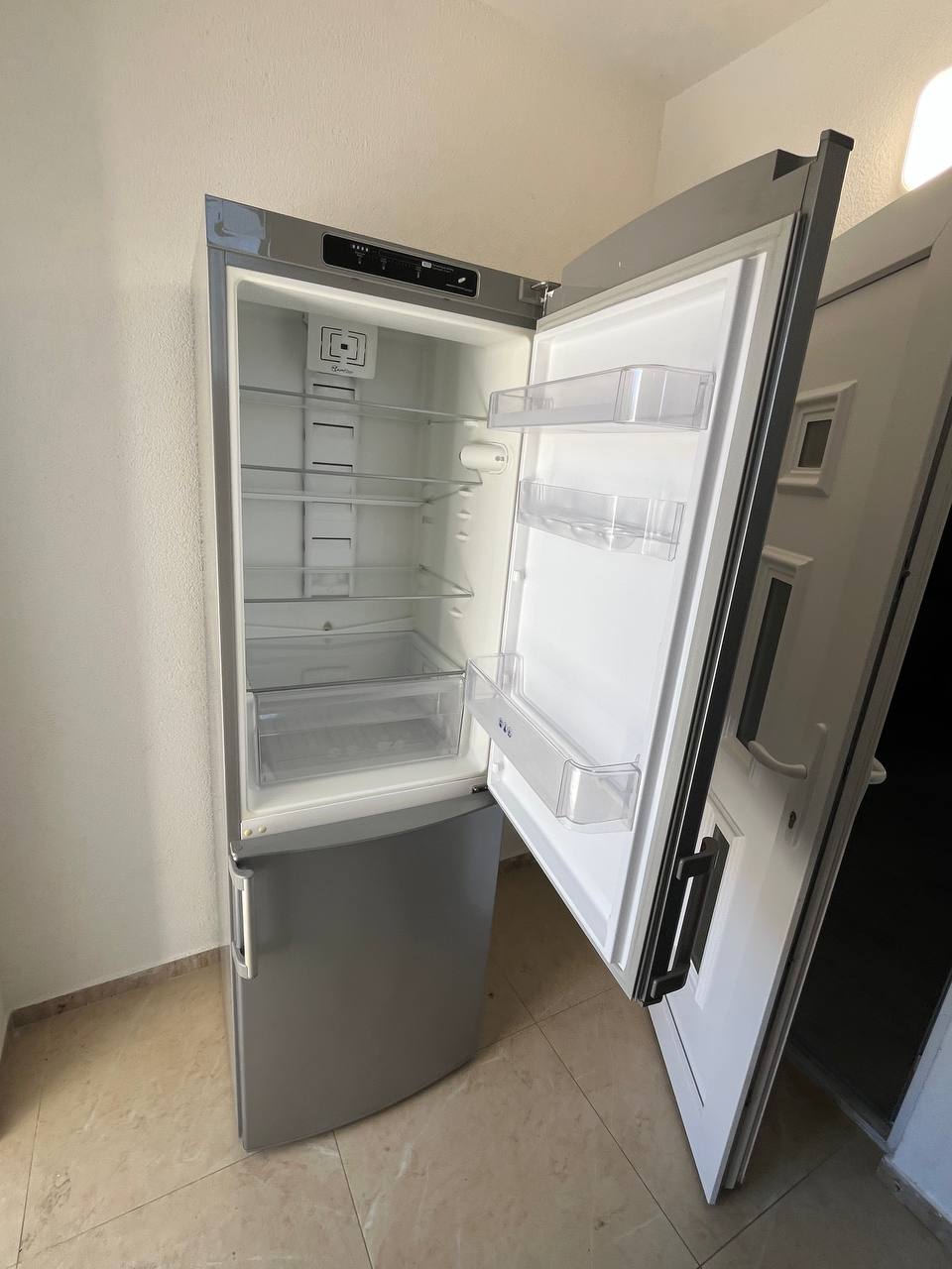 Холодильник Whirlpool 200 см 3