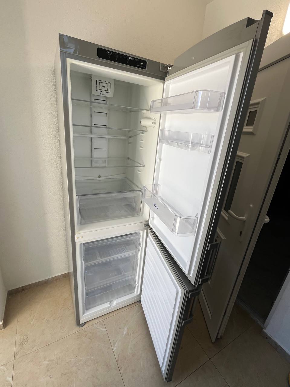 Холодильник Whirlpool 200 см 2