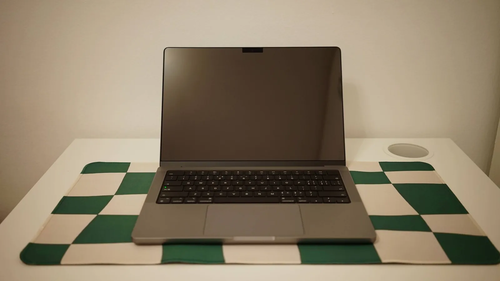 MacBook Pro 14 M2 Pro 16 ГБ 512 ГБ Нови-Сад 1