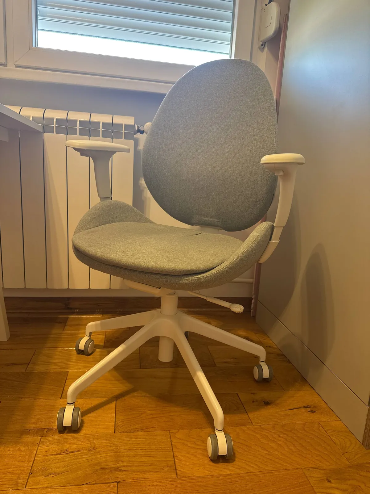 Офисное кресло IKEA HATTEFJALL Врачар 1