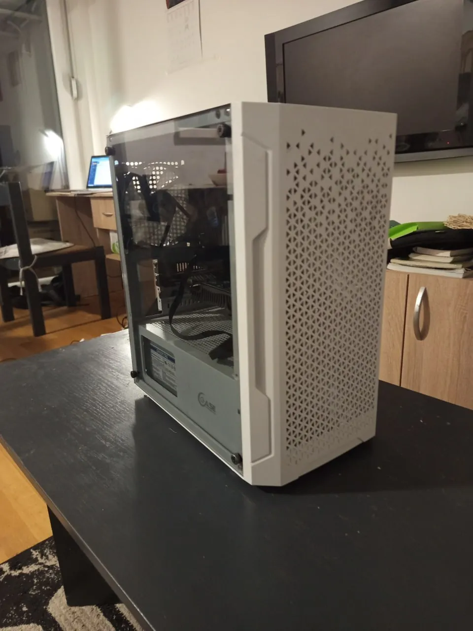 Компактный настольный ПК Core i3 с RADEON RX 590 2