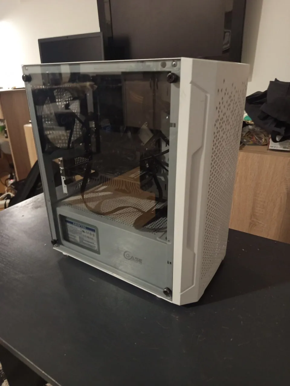 Компактный настольный ПК Core i3 с RADEON RX 590 1