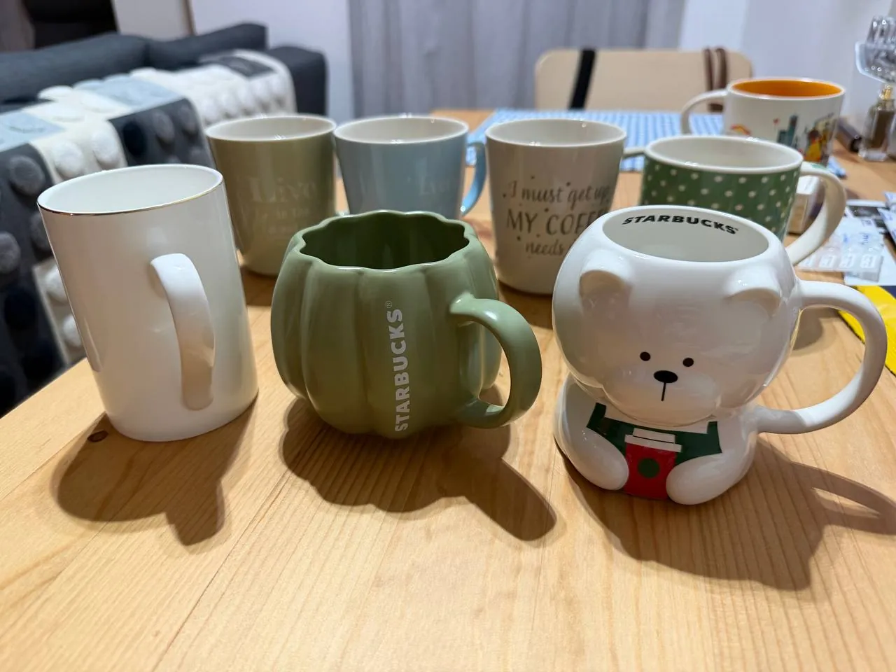 Чашки Starbucks и посуда Грбавица 1