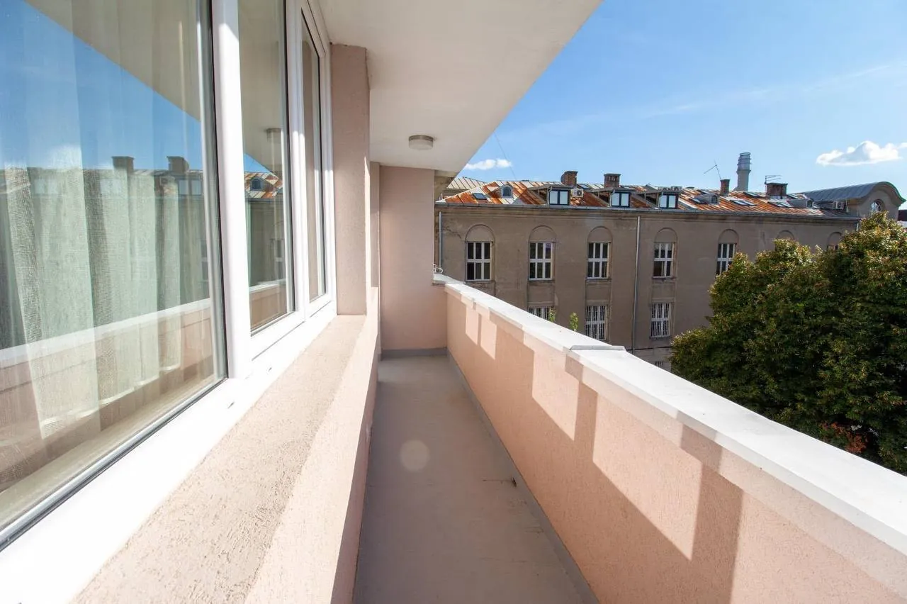 Трёхкомнатная квартира 65 м² на Врачаре Kralja Milana 9
