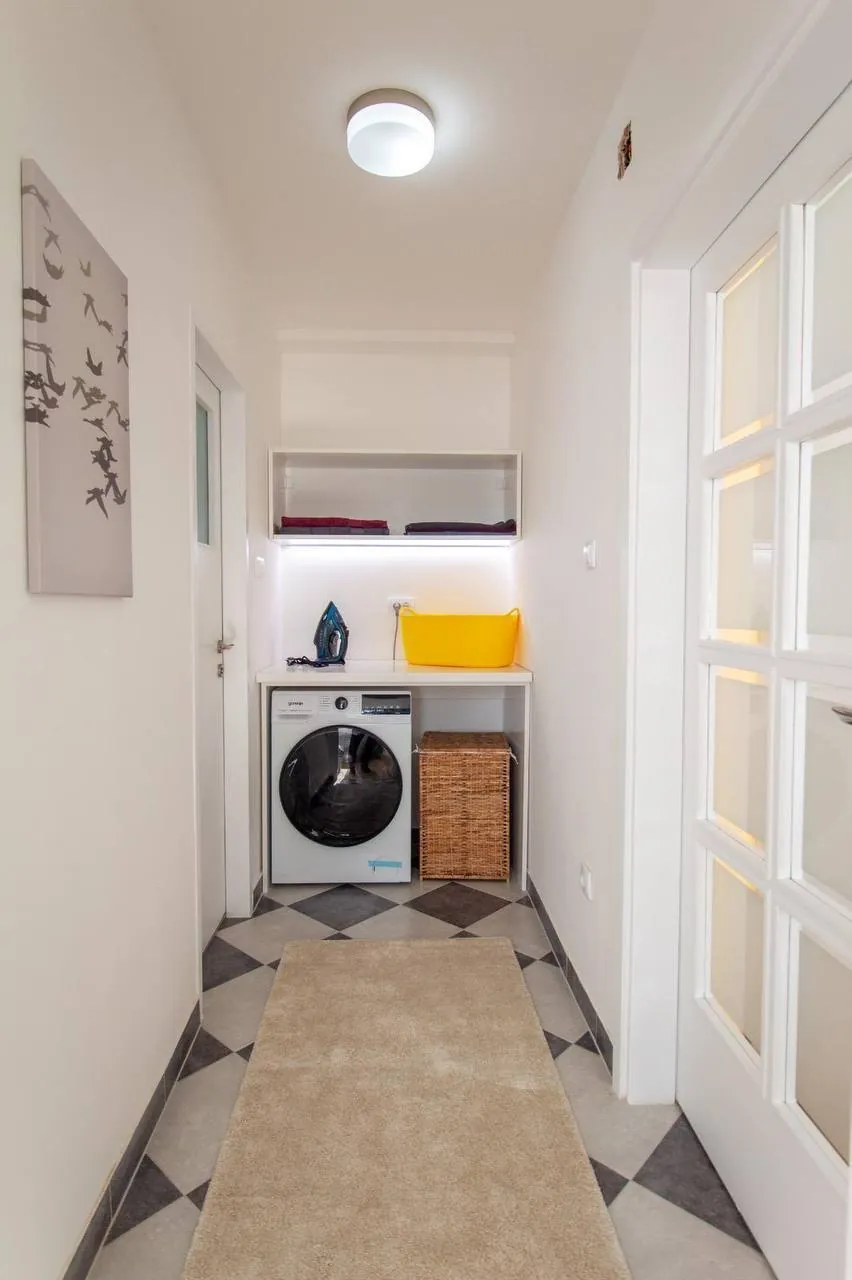 Трёхкомнатная квартира 65 м² на Врачаре Kralja Milana 4