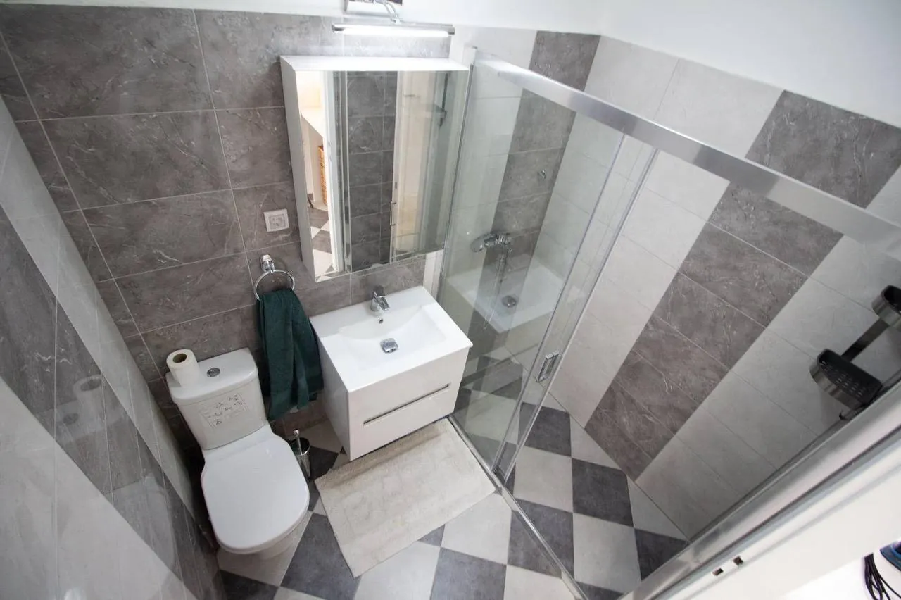 Трёхкомнатная квартира 65 м² на Врачаре Kralja Milana 7