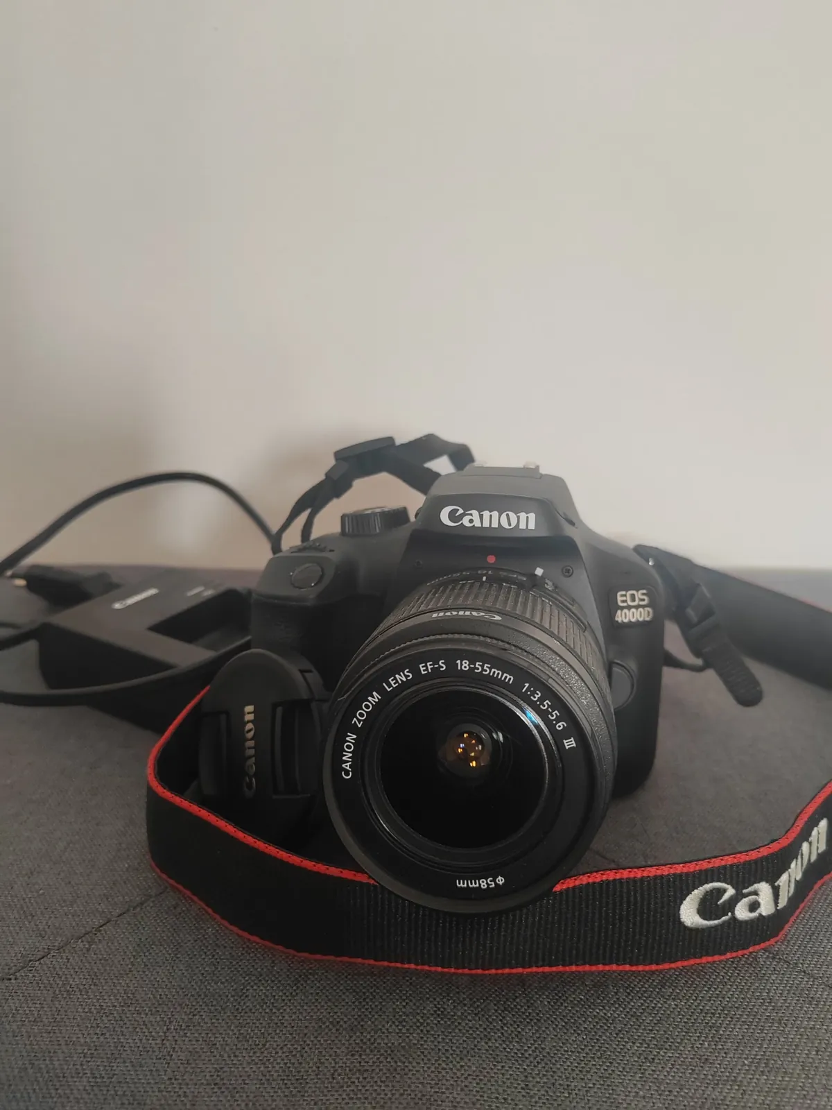 Зеркальный фотоаппарат Canon 4000D Нови-Сад 1