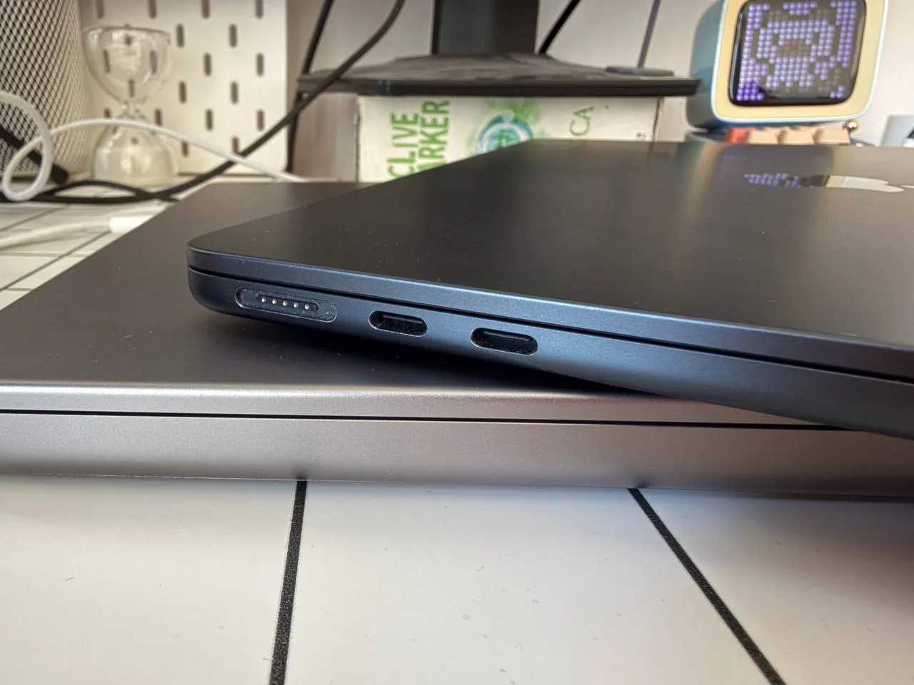 MacBook Air M2 8/256 ГБ идеальное состояние Белград 5