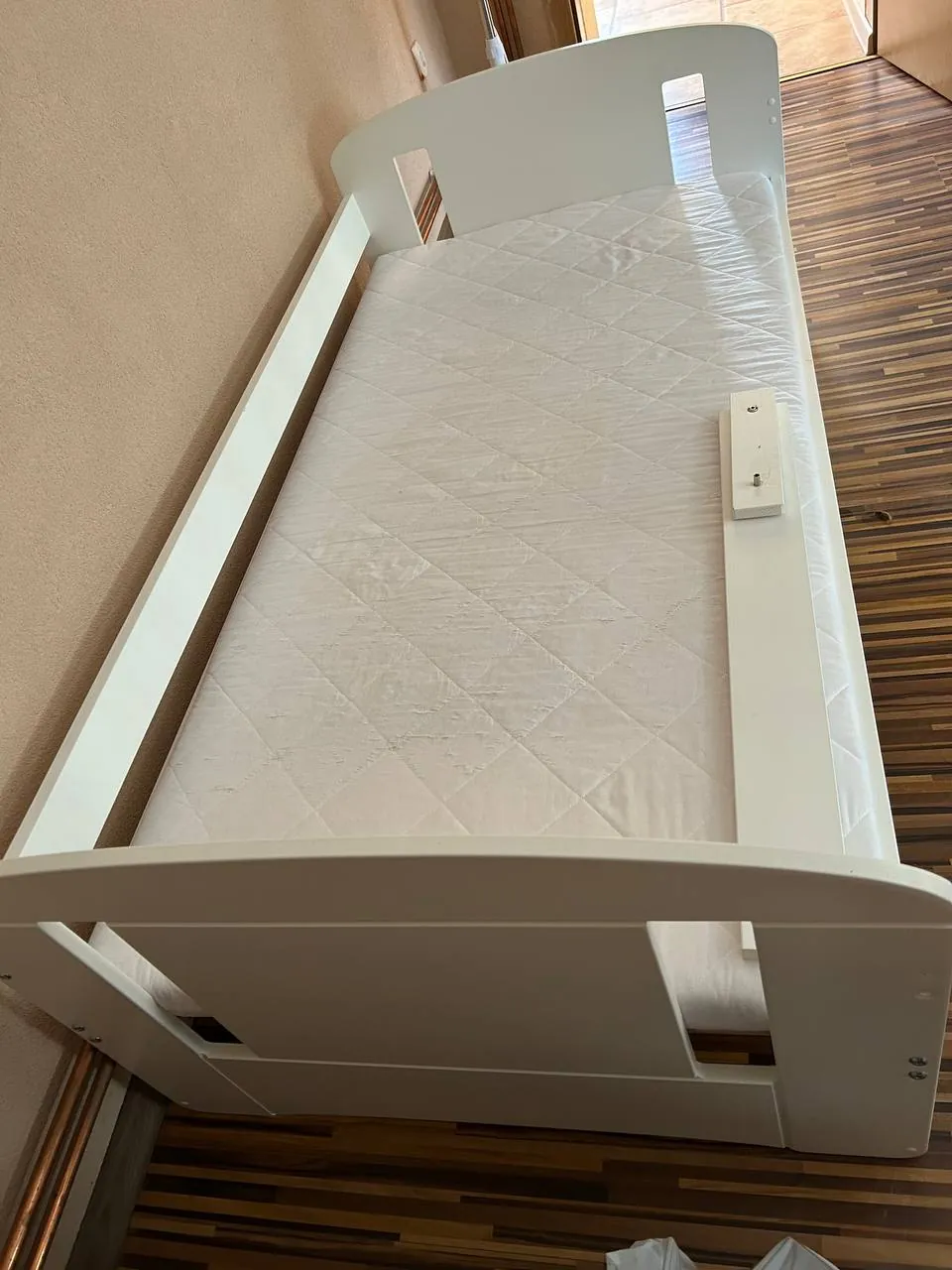 Детская кровать 80×160 с матрасом и письменный стол 1