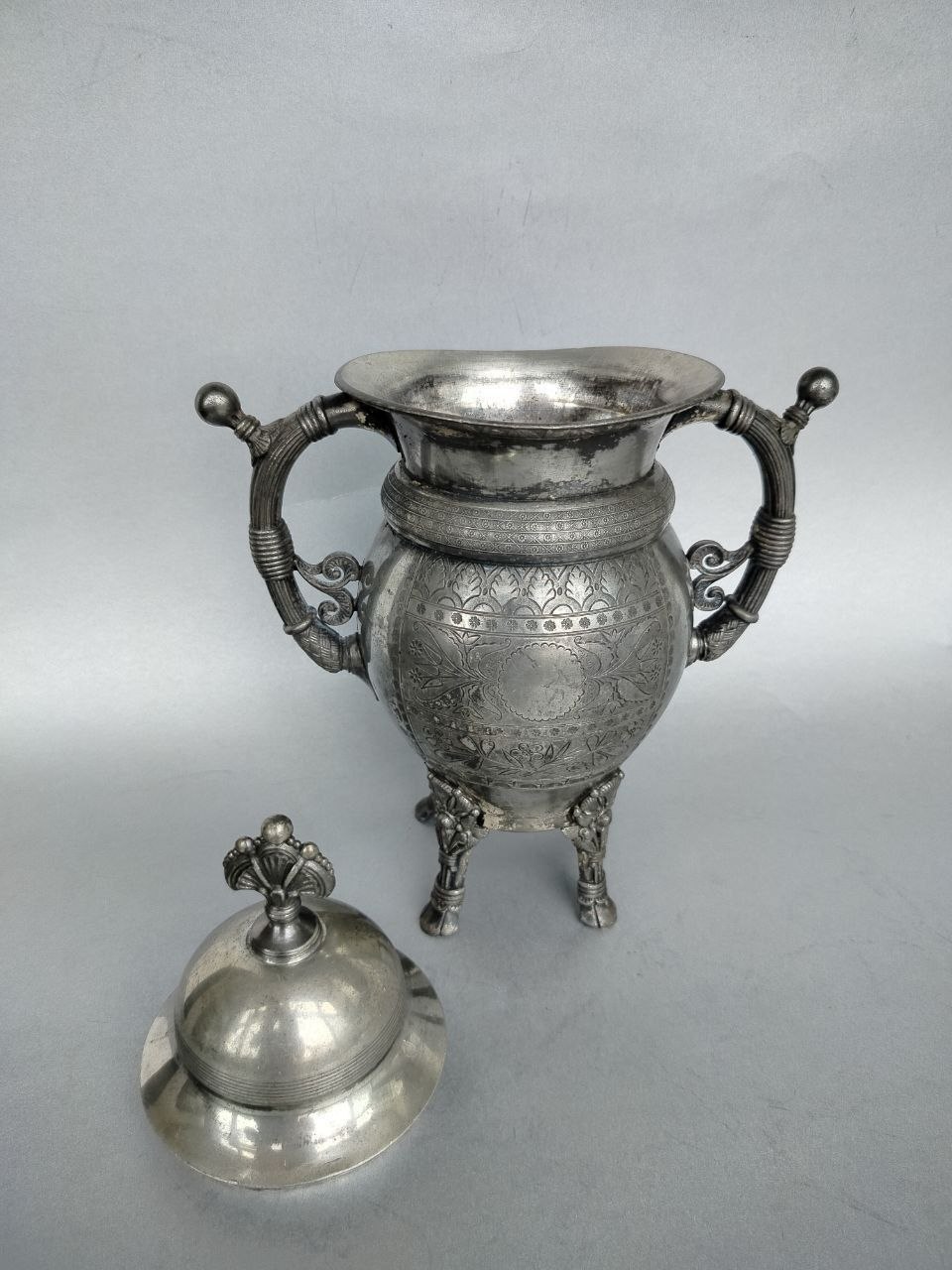 Винтажные вазы Capodimonte и сливочник 9
