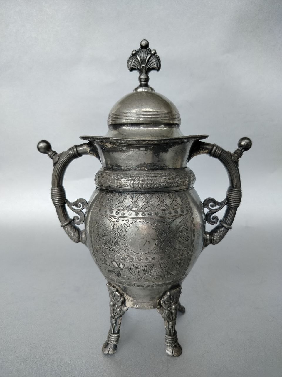 Винтажные вазы Capodimonte и сливочник 8