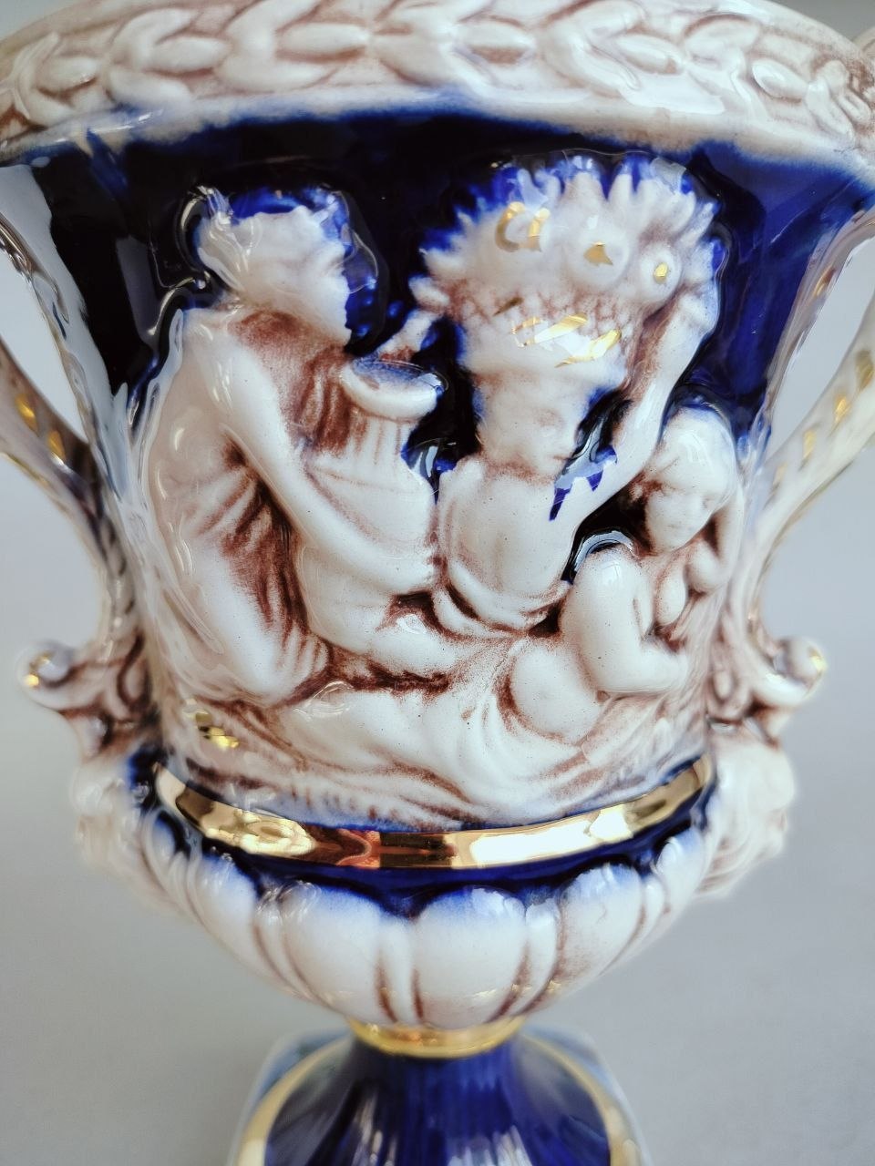 Винтажные вазы Capodimonte и сливочник 2