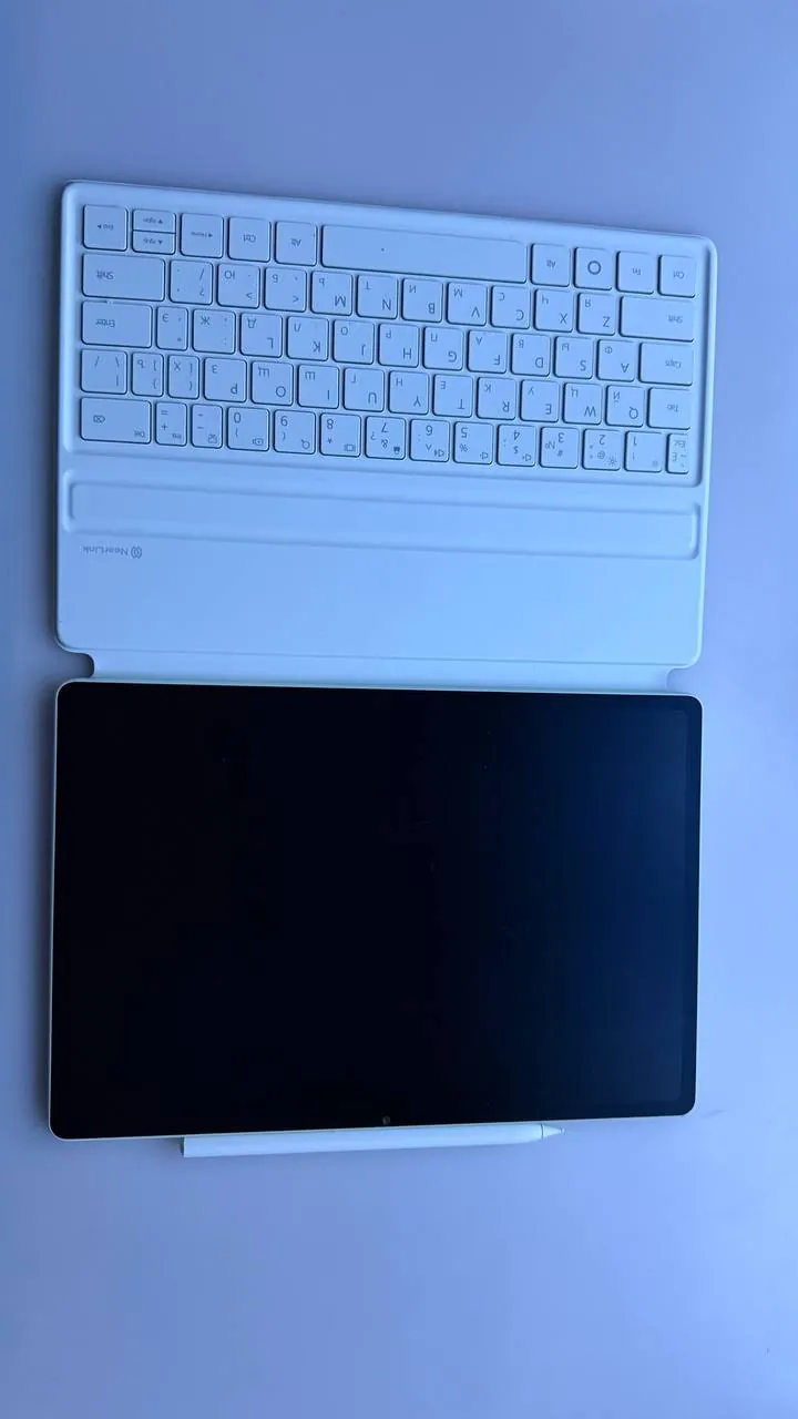 Планшет Huawei с клавиатурой и стилусом 2