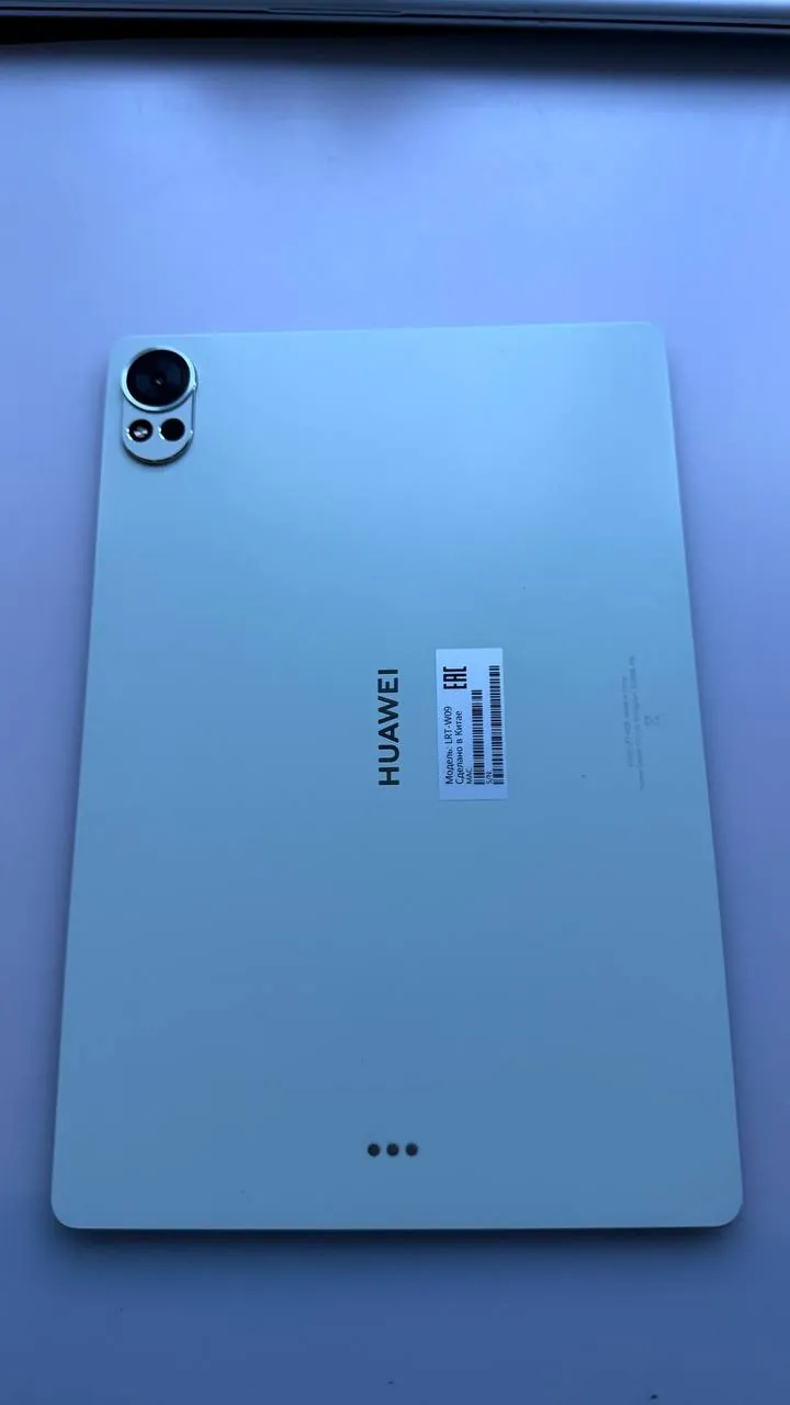 Планшет Huawei с клавиатурой и стилусом 3