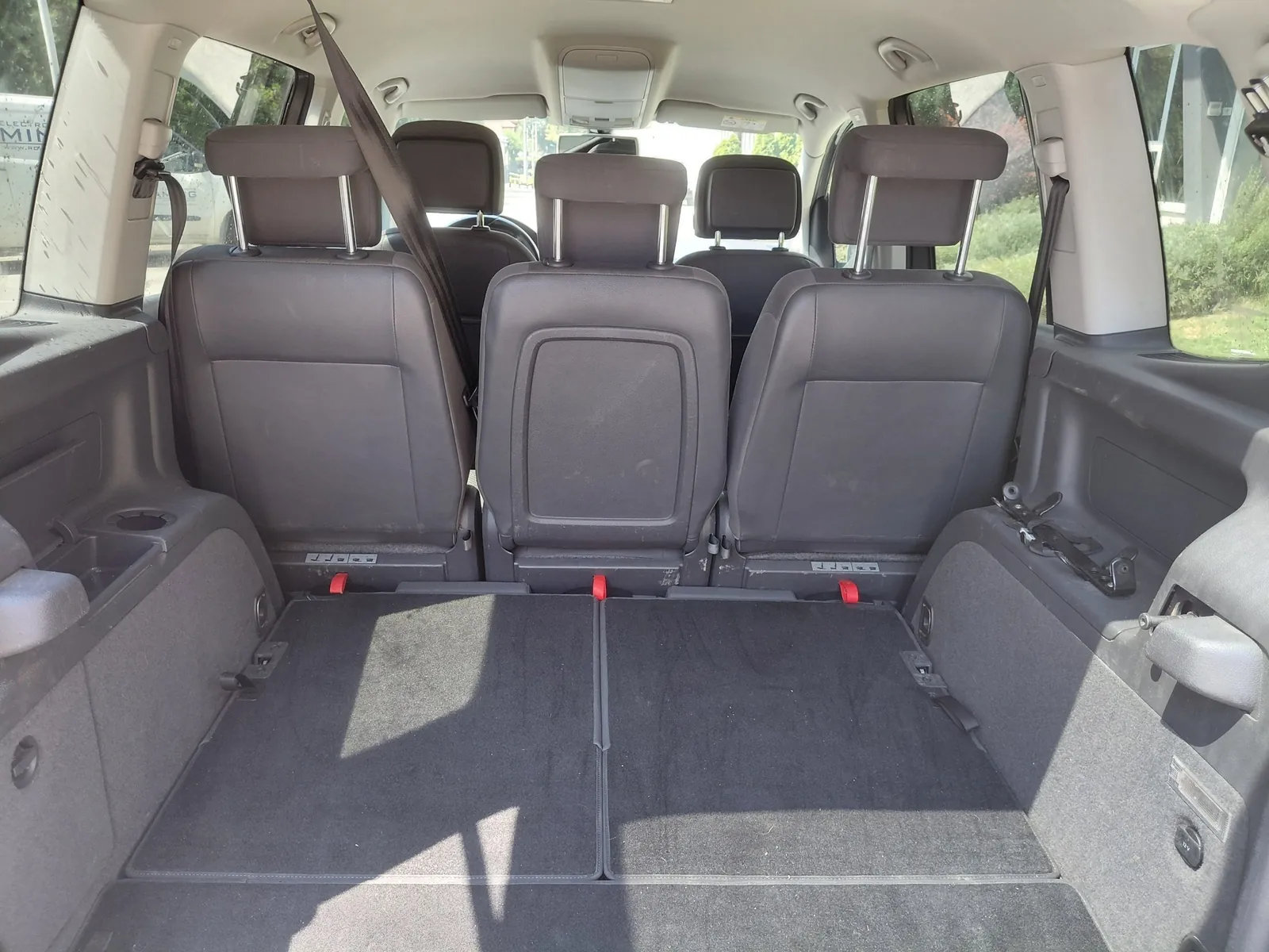 Volkswagen Touran 2014 1.6 TDI DSG 7 мест Белград 3