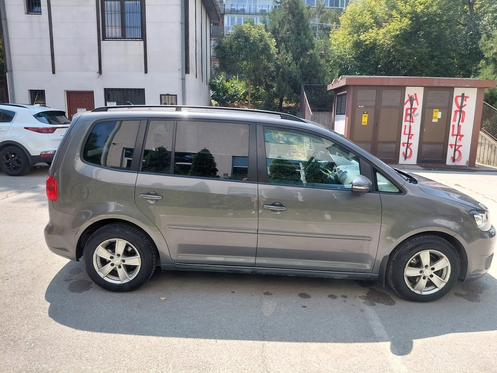 Volkswagen Touran 2014 1.6 TDI DSG 7 мест Белград 5