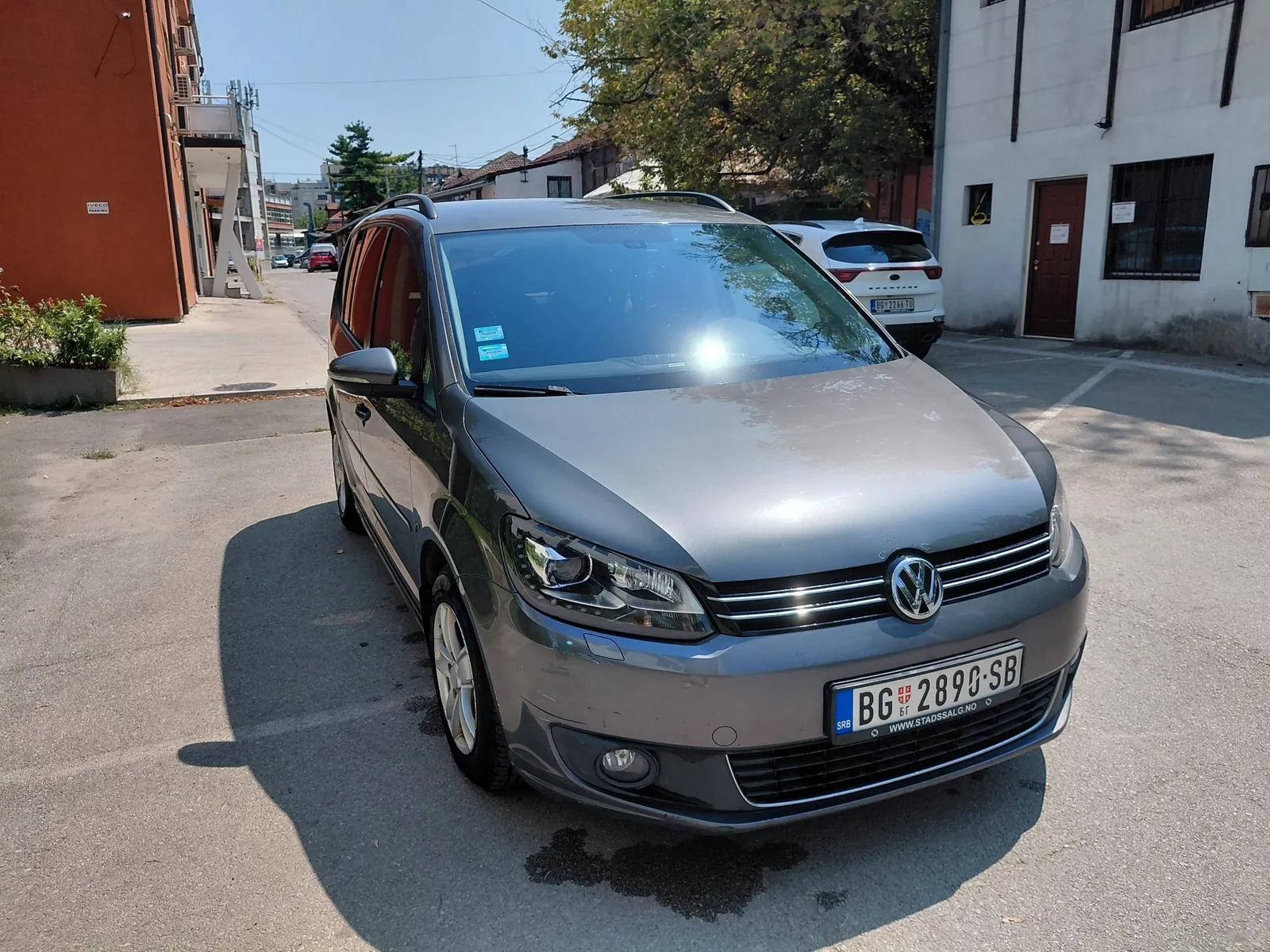 Volkswagen Touran 2014 1.6 TDI DSG 7 мест Белград 1