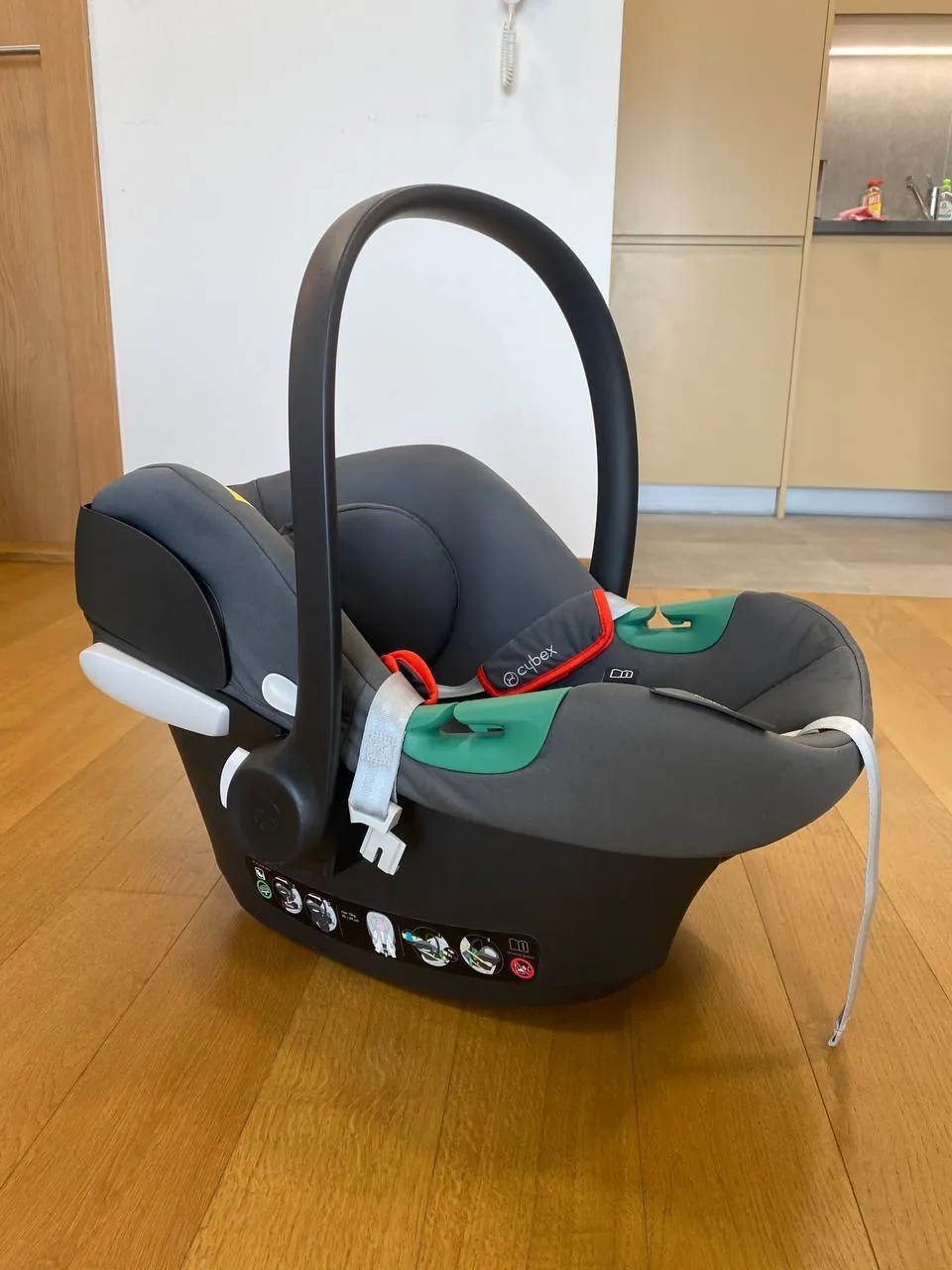 Автолюлька Cybex Aton B2 от рождения до 13 кг 1