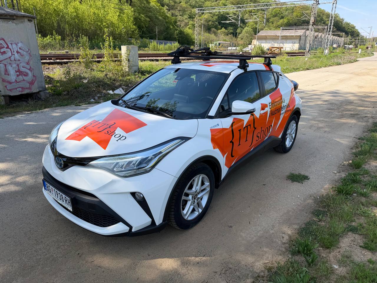 Toyota C-HR Hybrid 1.8 10