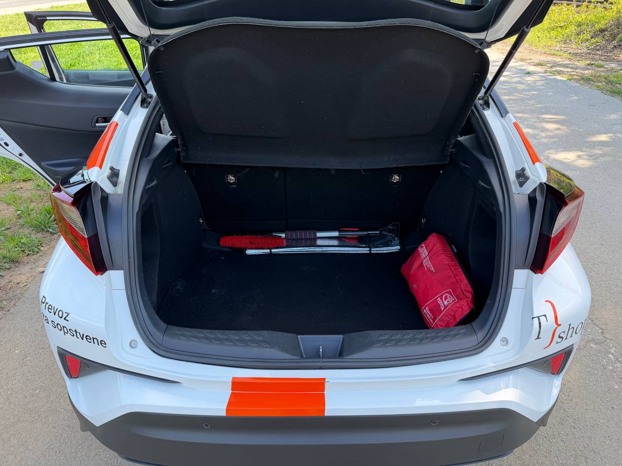 Toyota C-HR Hybrid 1.8 8