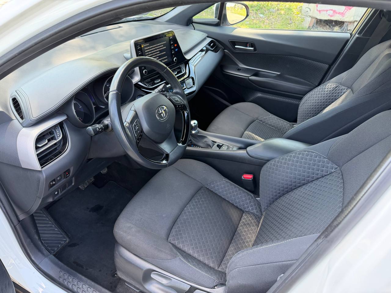 Toyota C-HR Hybrid 1.8 5