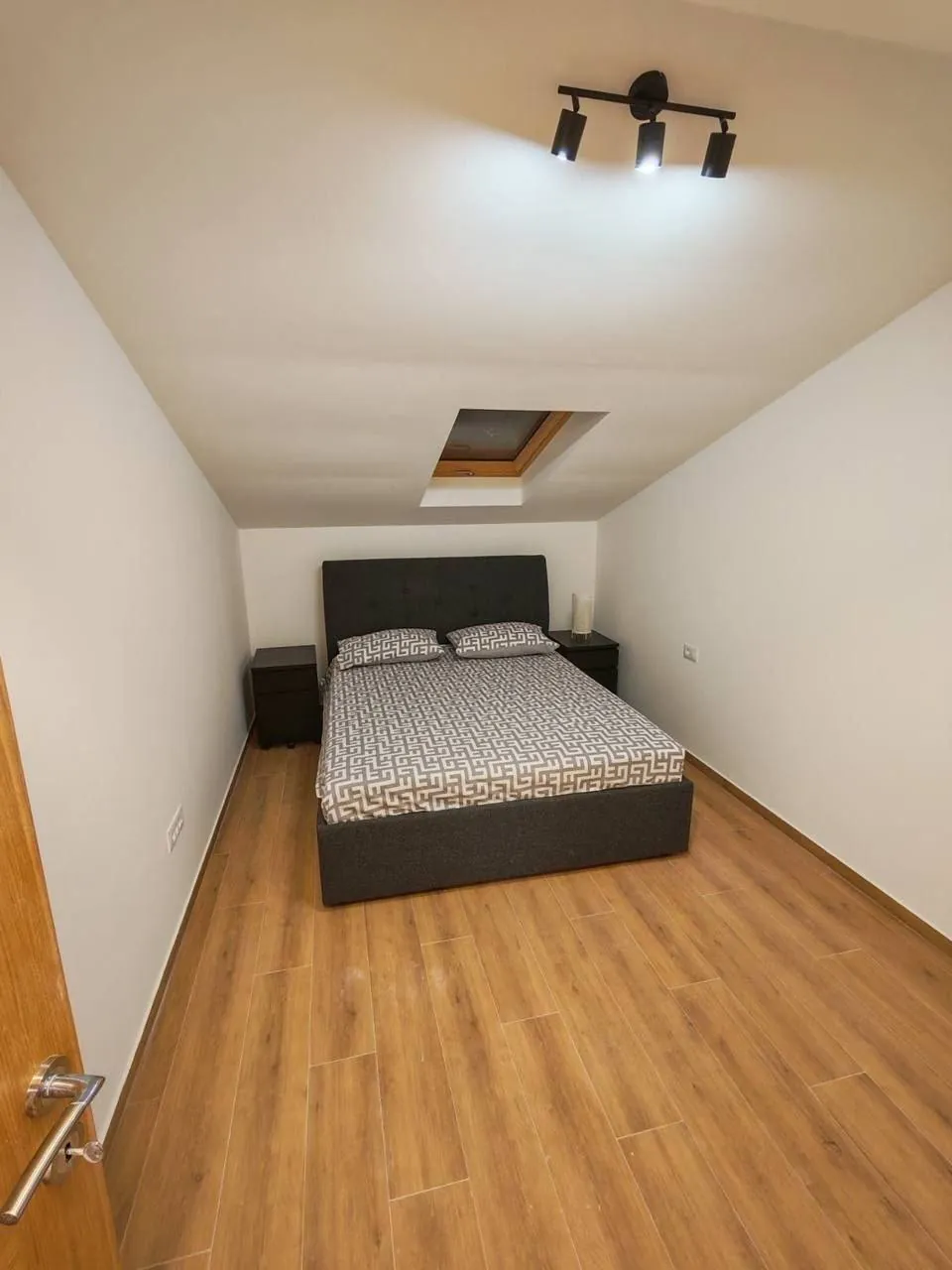 Трёхкомнатная квартира 77 м² Вождовац Oblakovska 8