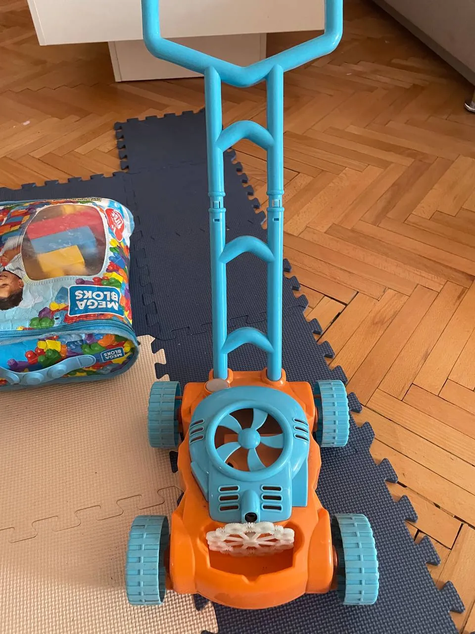 Детские игрушки газонокосилка и конструктор Megablocks 1