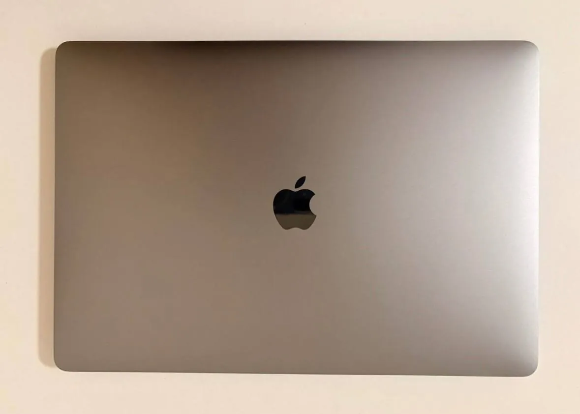 MacBook Pro 15 дюймов 2016 Core i7 16 ГБ 1