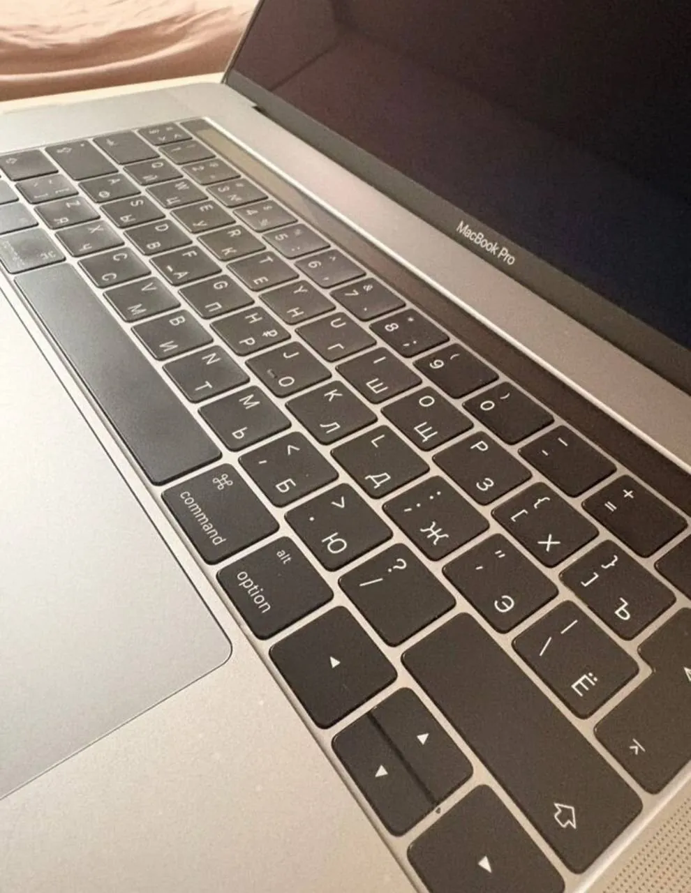MacBook Pro 15 дюймов 2016 Core i7 16 ГБ 6