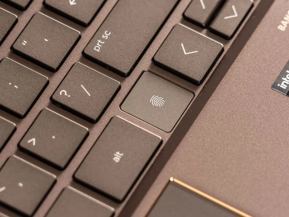 HP Spectre x360 14 i7 16 ГБ OLED трансформер 6