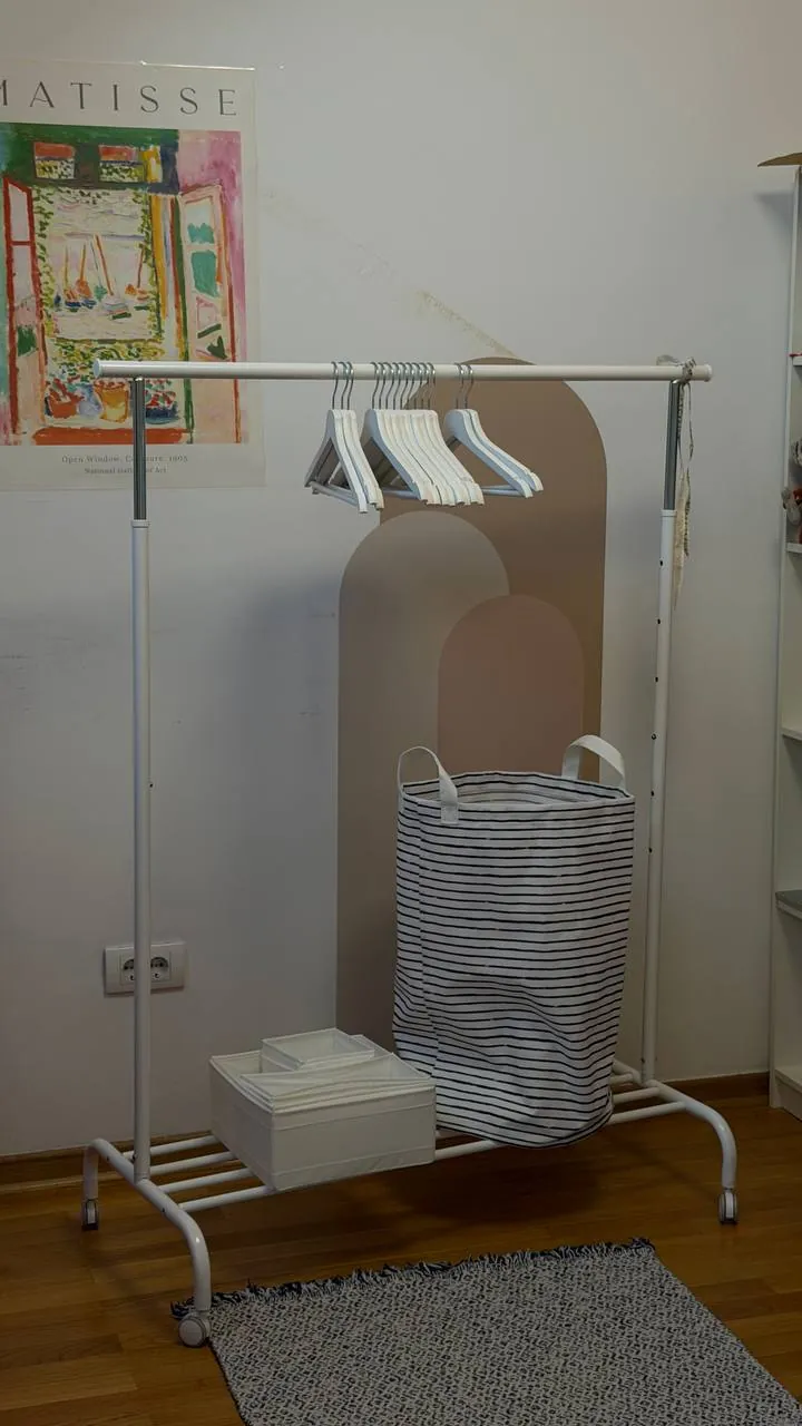 Стойка для одежды IKEA RIGGA и корзина для белья 1