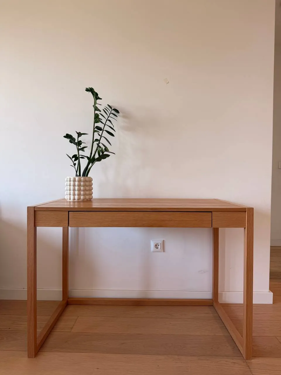 Рабочий стол Jysk с ящиком и кресло IKEA 1