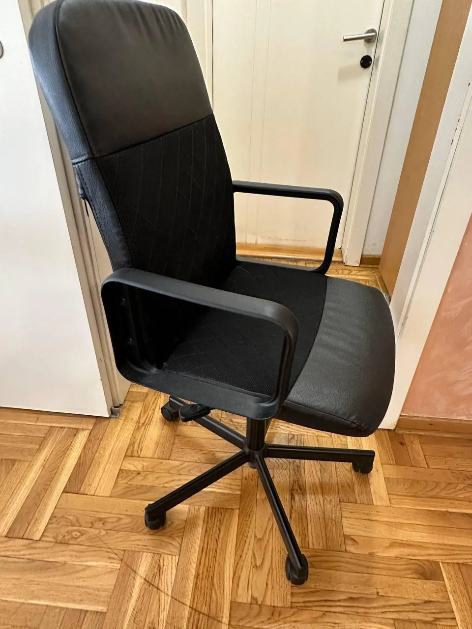 Стул IKEA RENBERGET офисный вращающийся 2