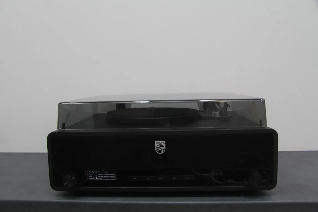 Виниловый проигрыватель Philips TAV3000B 1