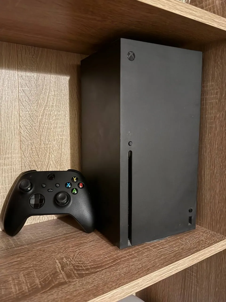 Xbox Series X с контроллером Стари Град Белград 1