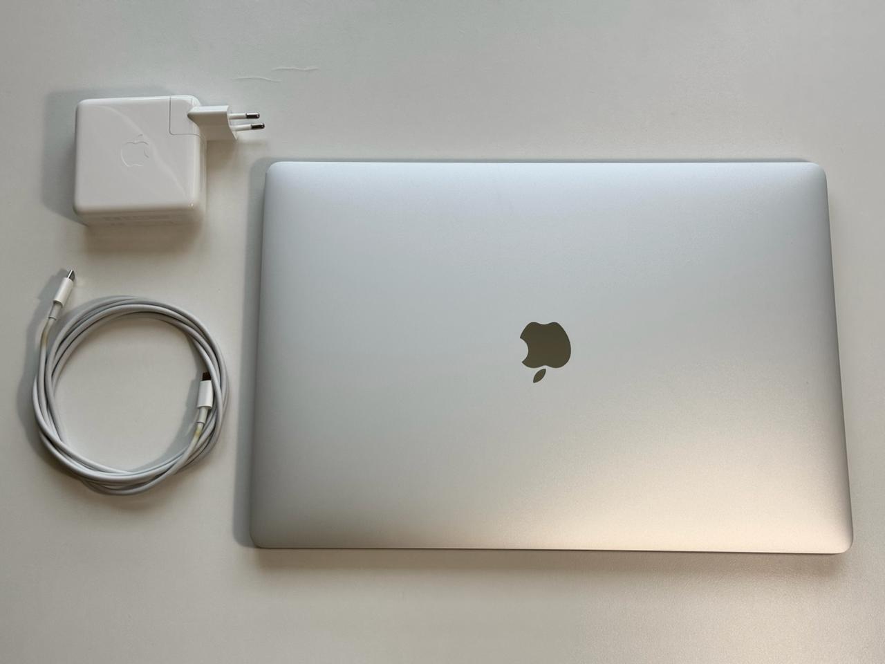 Apple MacBook Pro 16" 1