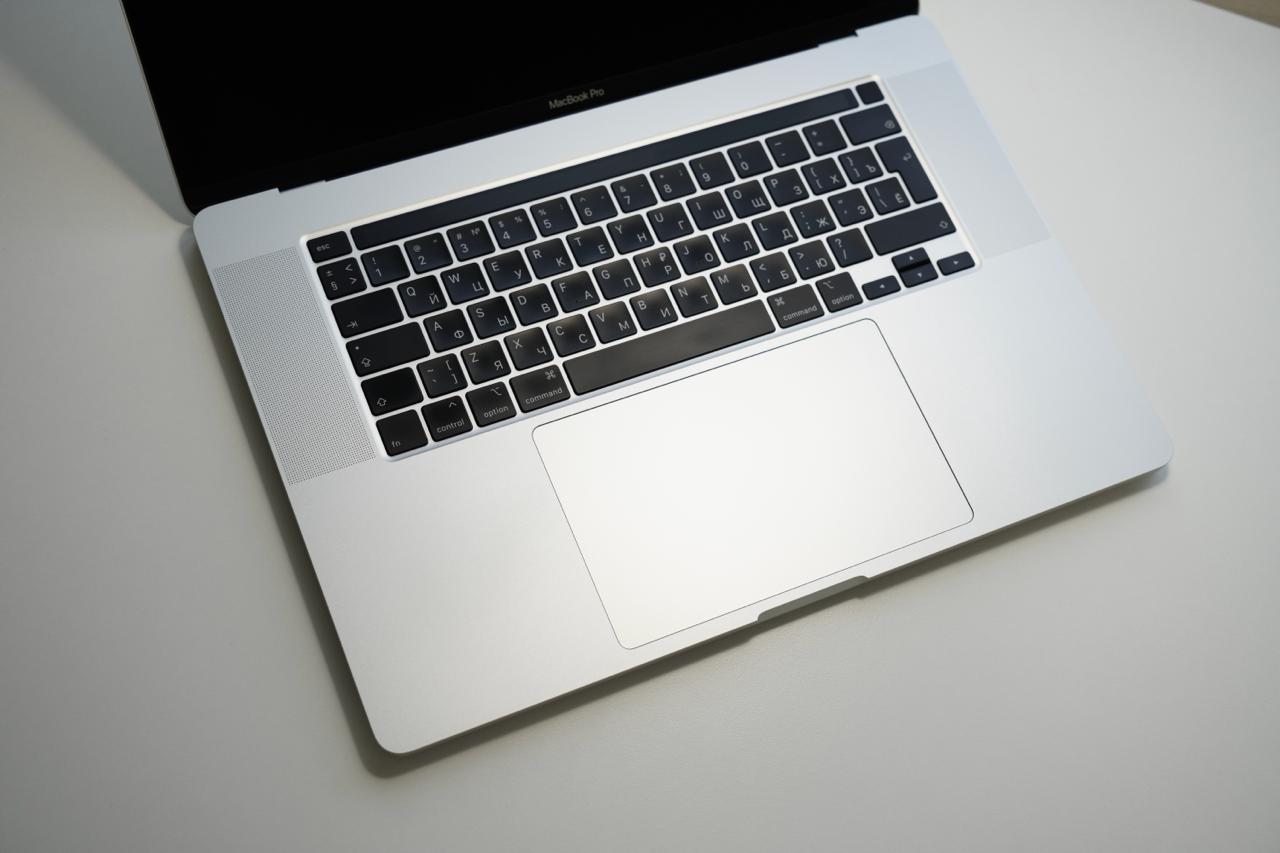Apple MacBook Pro 16" 2