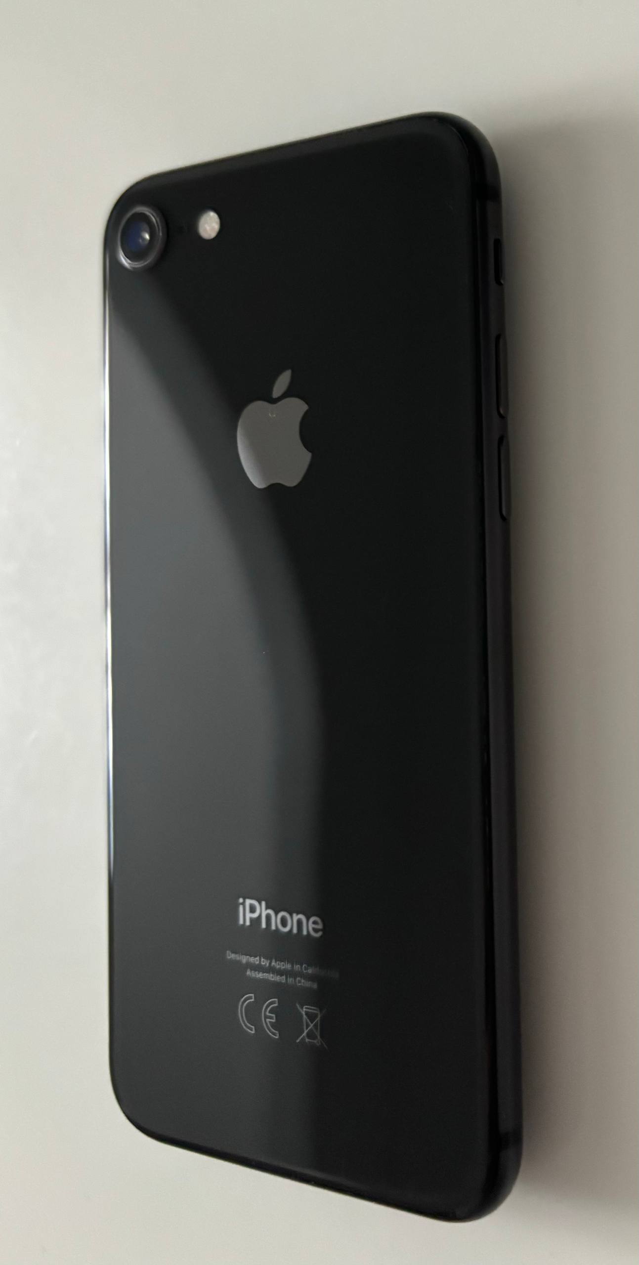 Apple iPhone 8 64GB 2