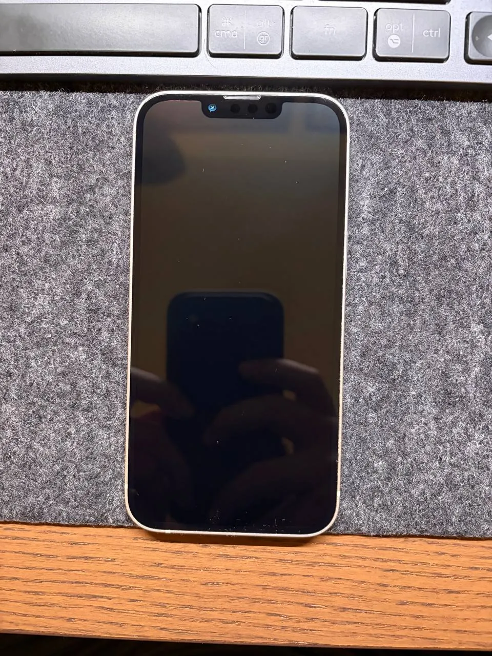 IPhone 13 128 ГБ белый батарея 80% Белград 1
