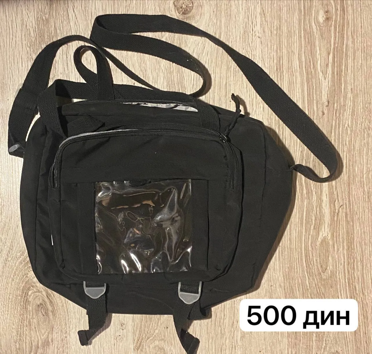 Значки, брелки и сумки в центре Нови-Сада 3