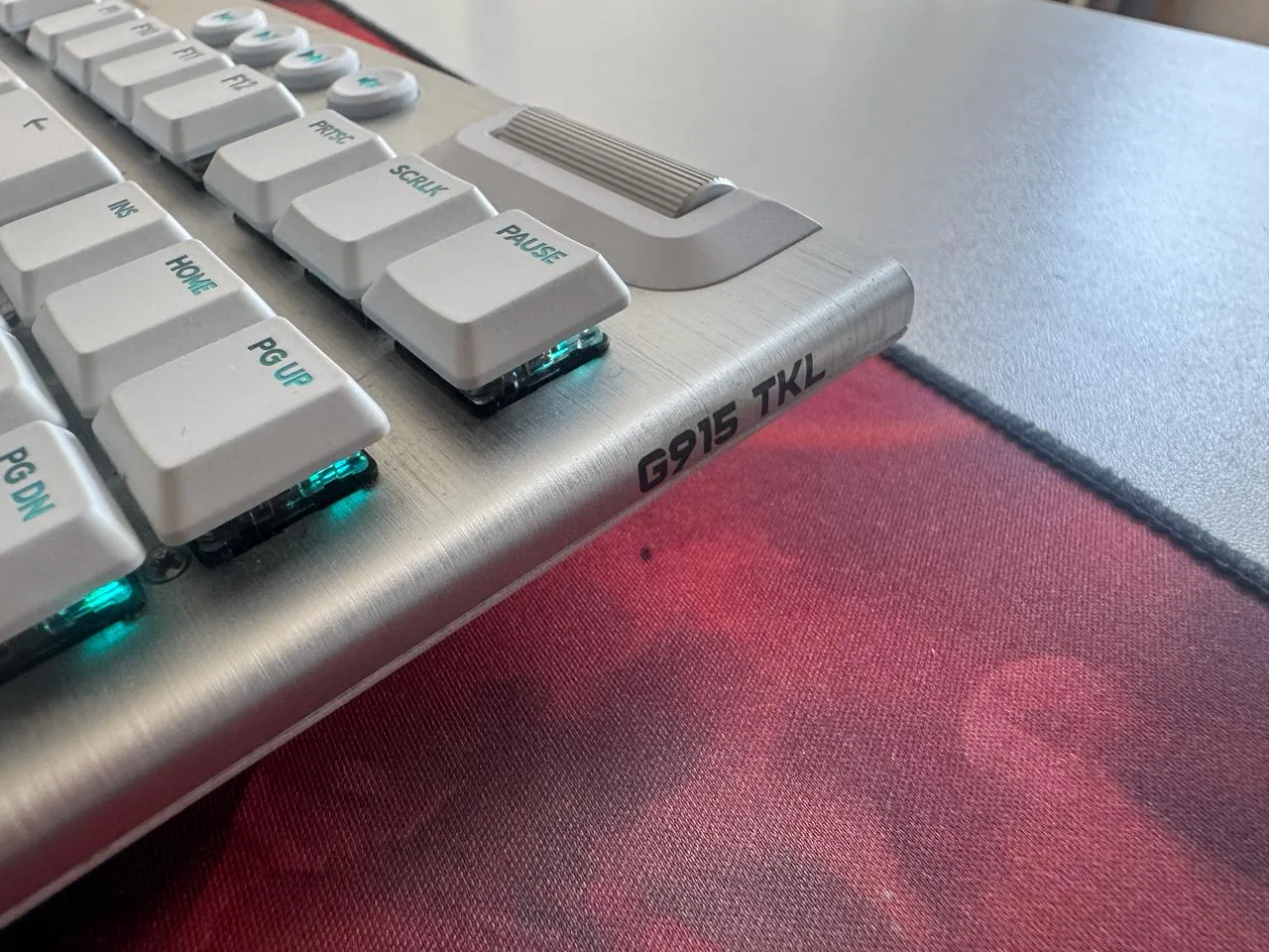 Клавиатура Logitech G915 TKL Lightspeed механическая белая 2