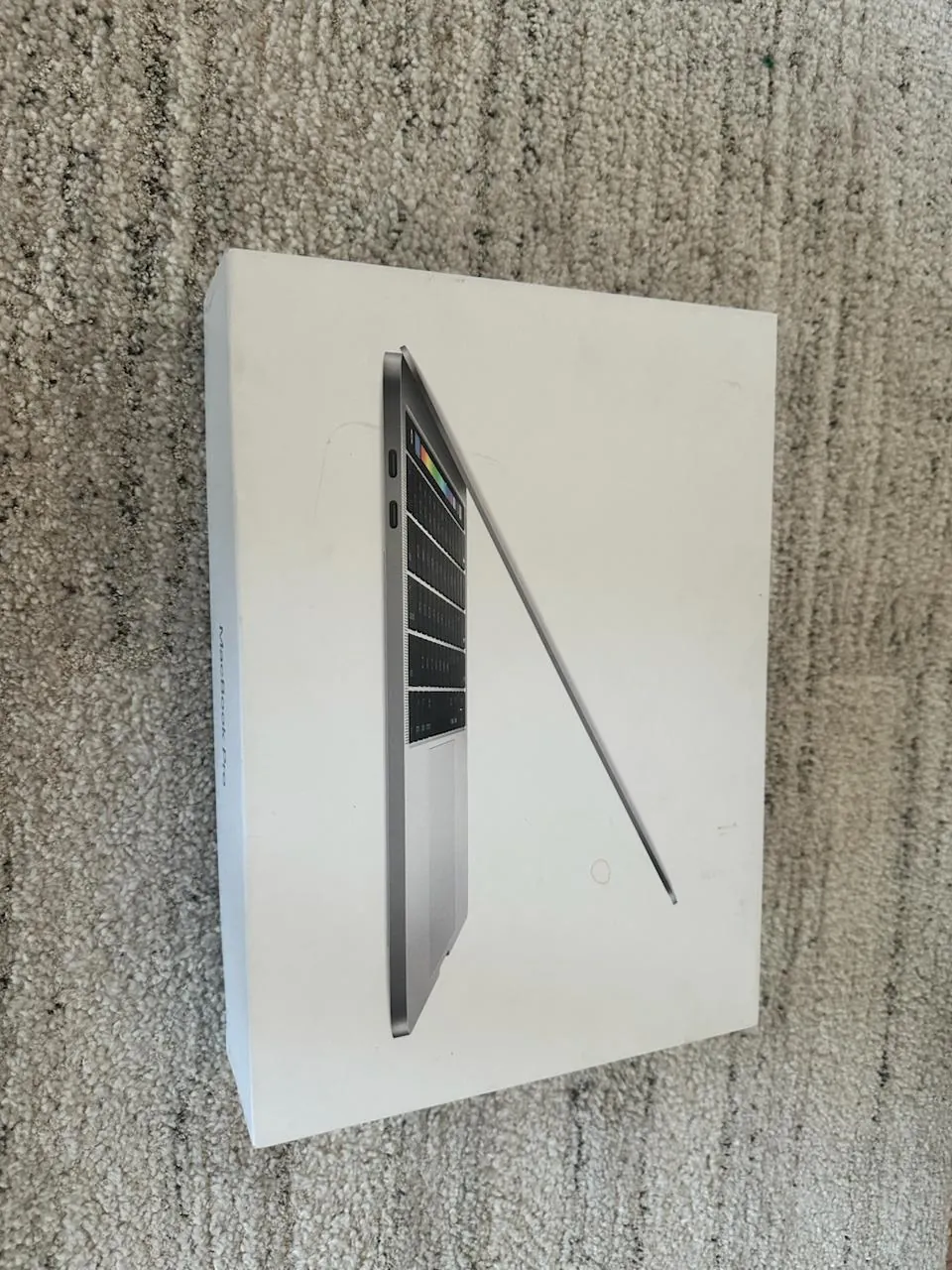 MacBook Pro 13 2017 Touch Bar i7 16 ГБ 4