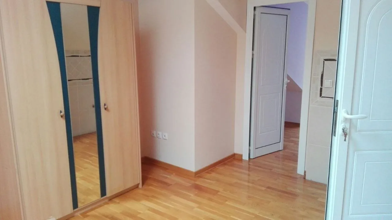 Дуплекс 120 м² с тремя террасами в Раковице 10