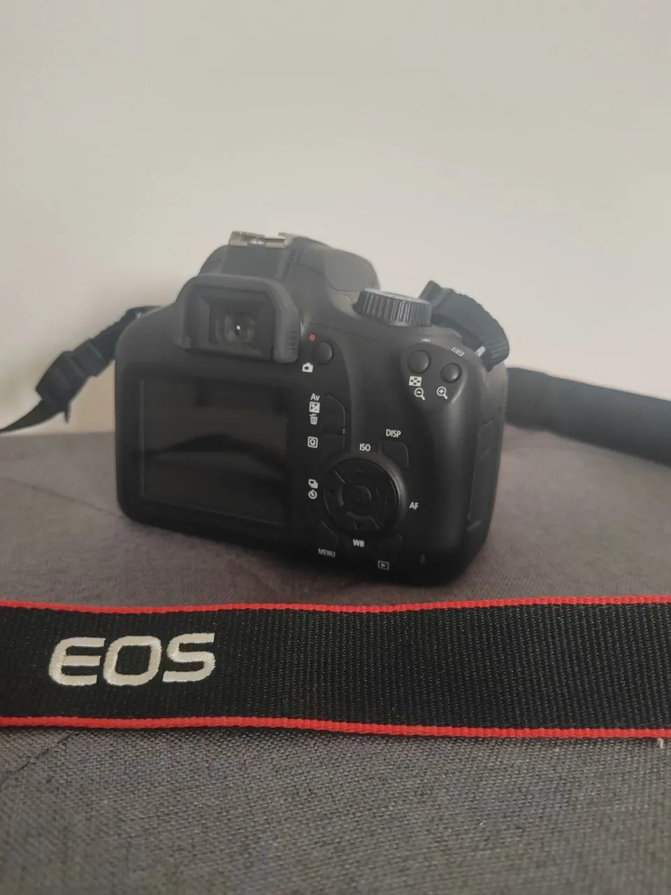 Зеркальный фотоаппарат Canon EOS 4000D 2