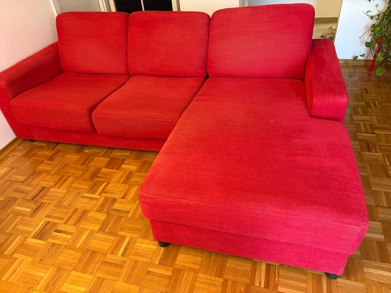 Угловой диван 235×165 см со спальным местом Нови-Сад 2