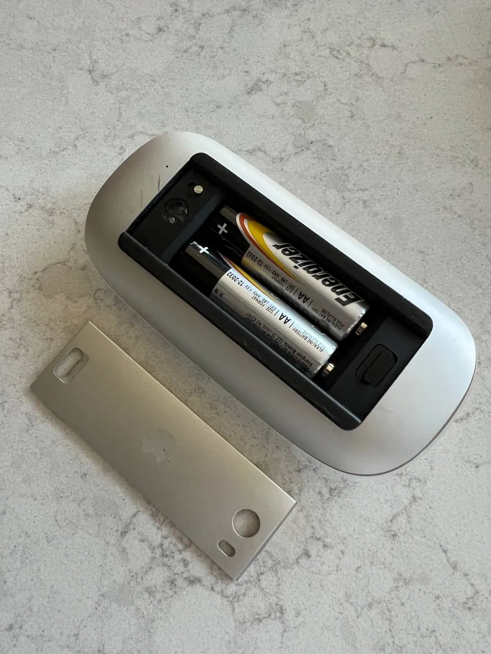 Apple Magic Mouse и адаптер питания 87 Вт, Waterfront 2